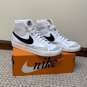 Nike Blazer 77 Mid Sneakers - Women’s 8 / Men’s 6.5